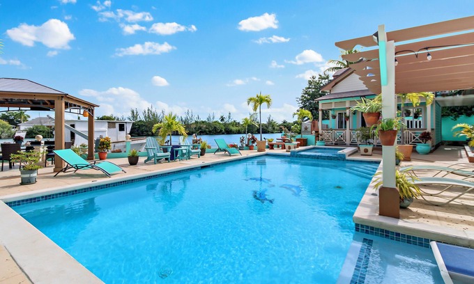 Nassau Hütte | NEW LUXE Canal-Front Cottage in THE BAHAMAS!!!