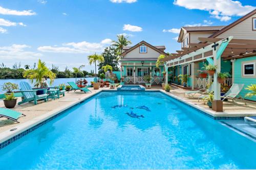 Nassau Haus | NEW LUXE Caribbean Cottage in THE BAHAMAS with Canal Access!