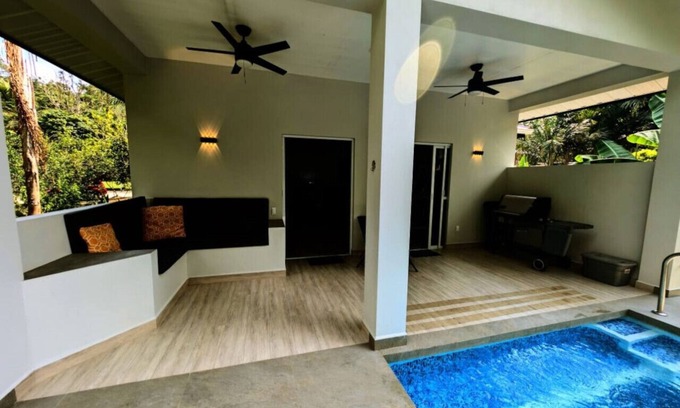 Cristo Rey Haus | NEW Luxury Villa Pool & King Bed - Cascade