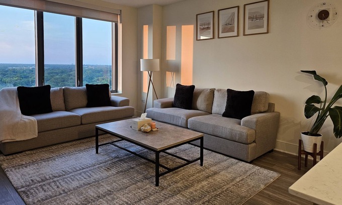 Oak Brook Wohnung | New modern and upscale 1-bedroom rental unit with great amenities!