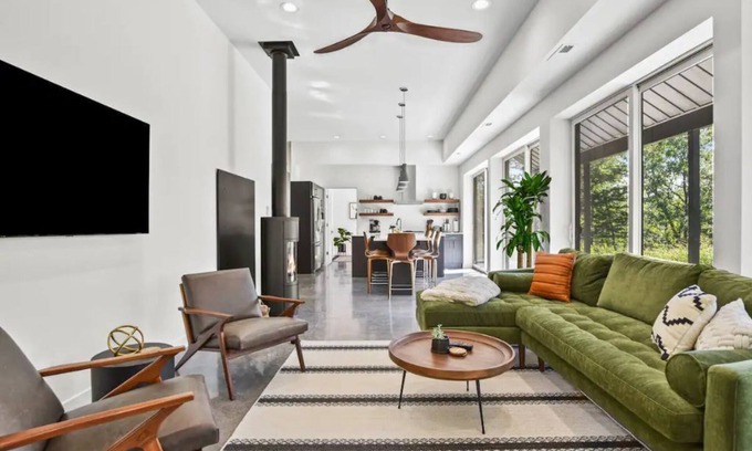 Morrisonville Hütte | New Modern Cabin on 2 Acres with Water Views