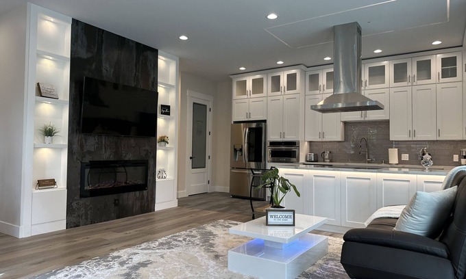 Newport Haus | New Modern Home in Bellevue