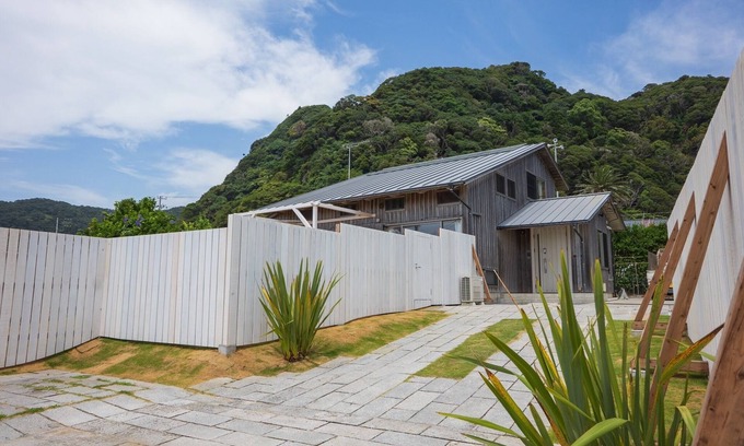 Kamogawa Haus | New Openan oceanfront private detached house with a large garden / Kamogawa Chiba