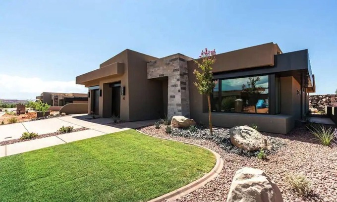 Ivins Haus | *New Owner Special* Stunning Luxury Home near Tuacahn and Snow Canyon