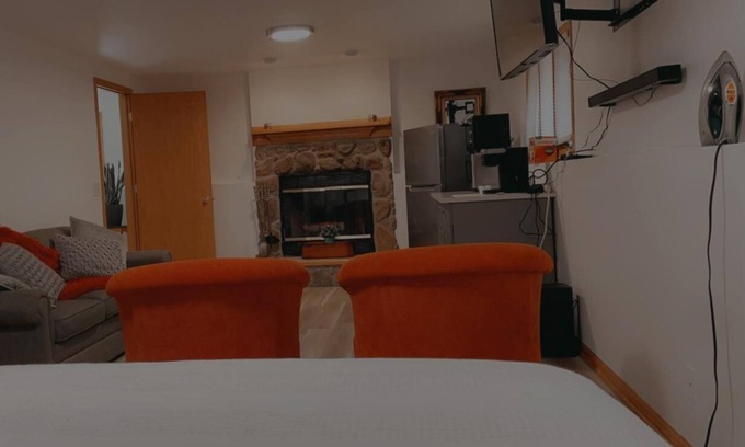 Forestview Wohnung | NEW! Private Guest Suite 5 min from MDW Airport!