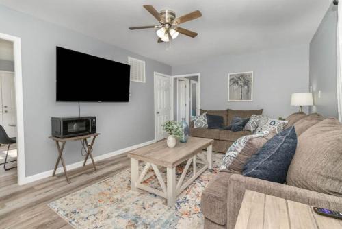 Middletown Haus | New renovated single-family home built in 1999