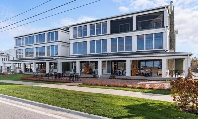 Walloon Lake Eigentumswohnung | *NEW* Renwick Condo Walloon Village! 7 night minimum