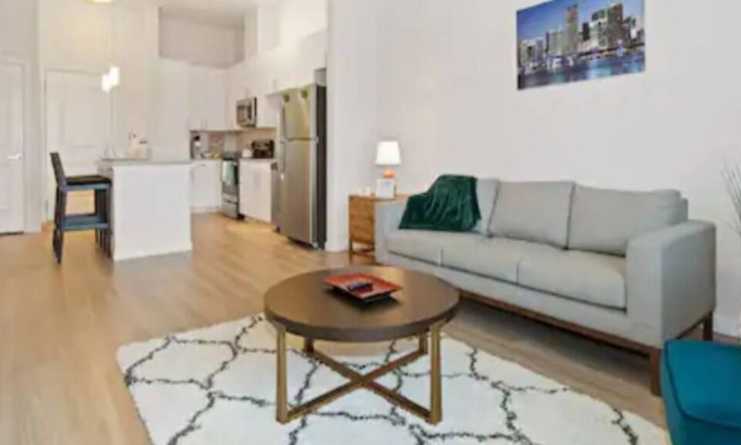 Downtown Baltimore Wohnung | New serene 5 min UMMC High ceilings We Love pets