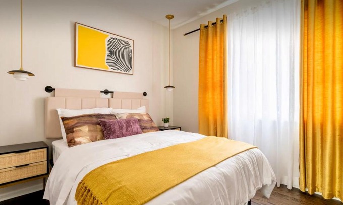 Noble Square Wohnung | NEW! Spacious Art Deco Modern 5 BD/3BA Condo