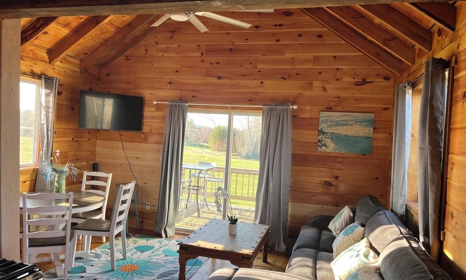 Wilton Hütte | New spacious-charming one bedroom cottage with loft at Wilson Lake Country Club