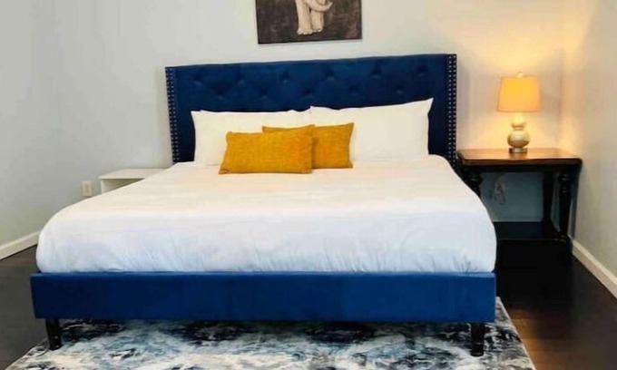 Folcroft Wohnung | New Spacious Stylish King Bed Apt - Free Parking