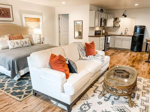 Columbia Wohnung | New Studio Apt w KING Bed 1mi to Columbias Sq