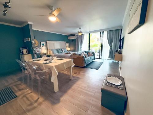 Discovery Bay Wohnung | NEW Stunning Beachfront Condo at the Coral Beach