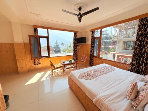 Manali Hotel | New Suraj Inn - Nestled near Hidimba Temple ! Rooftop Cafe With Hampta View ! Private Parking