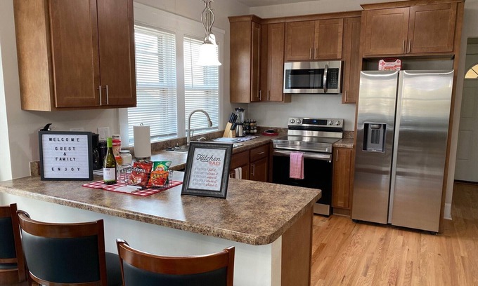 Racine Haus | New! Surfs Up! Pro Cleaned, Self Check in - Sleeps 14