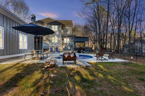 Jefferson Haus | New to Vrbo Jefferson Poolside Escape w pool