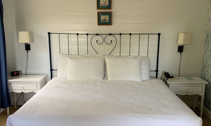 Menemsha Hütte | New to VRBO! See description!