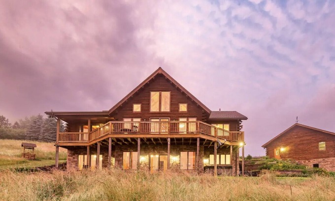 Julian Kabine | NEW! Views, Near PSU, Hot Tub, Private, Sleeps 16