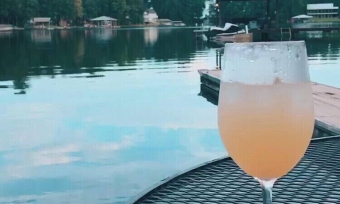 Pleasure Point Hütte | New! Water front lake cabin: totally updated with a private mountain lodge vibe!