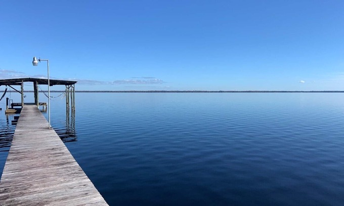 Crescent City Haus | NEW WATERFRONT CABIN WITH LARGE PRIVATE DOCK ON CRESCENT LAKE - Crescent Lodge