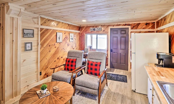 Northeast Somerset Wohnung | NEW! Waterfront Studio Cabin w/ Private Fire Pit!