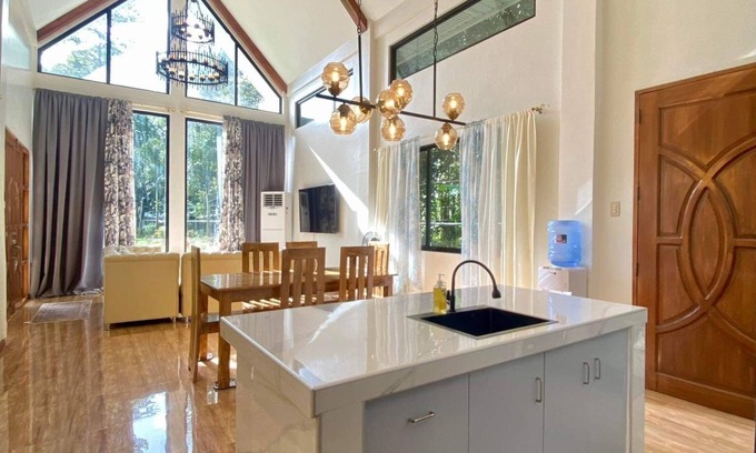 Dipolog Haus | Newly built modern house with garden view. We are pet-friendly!