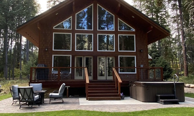 Plain Haus | Wunderschöne, neu gebaute Hütte für bis zu 6 Personen mit Zugang zum Fluss in einem Umkreis von 30 Metern