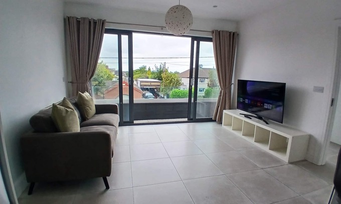 Dublin Wohnung | Newly Refurbed 2BD W/Wraparound Balcony,5k to City