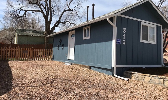 Colorado Springs Hütte | Neu renoviertes, haustierfreundliches Cottage