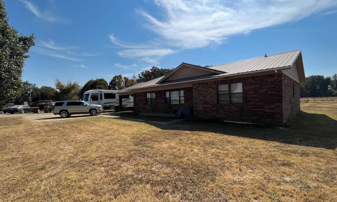 Colt Haus | Newly remodeled 3bd 2bath spacious home