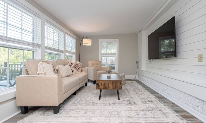 Capital View Haus | NEWLY REMODELED HOME MINS TO HILLCREST & DOWNTOWN