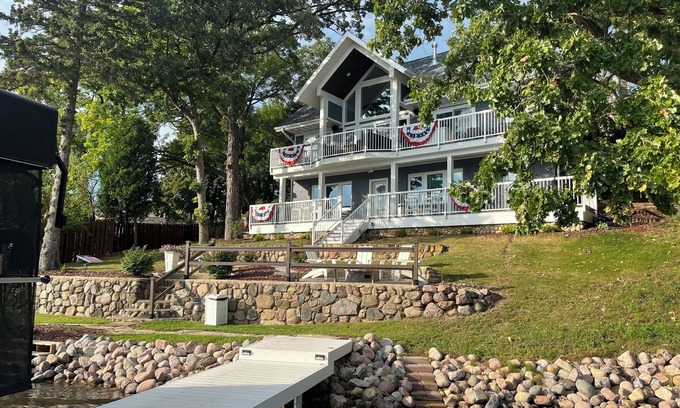 Lauderdale Lakes Haus | Newly remodeled Lauderdale Lakes waterfront home-hot tub, sauna, pickleball!