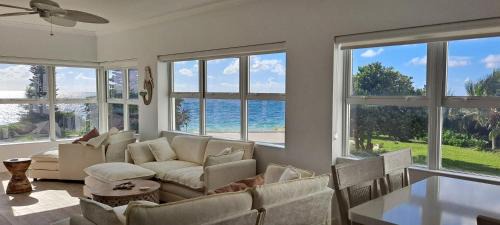 Discovery Bay Wohnung | Newly Remodeled Luxury Beachfront 2-Bedroom Condo