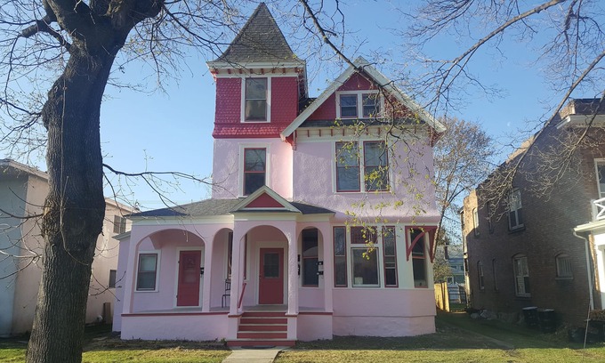 Riverfront Wohnung | Neu renoviertes Queen Anne Apartment