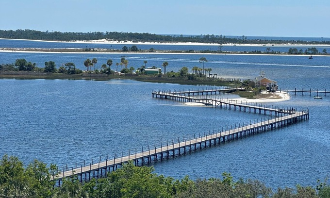 Upper Grand Lagoon Eigentumswohnung | Newly Renovated 7th Floor Waterfront Condo w/ amazing view of St. Andrews Bay!