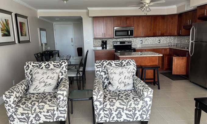 Williams Town Eigentumswohnung | Neu renovierte 1000 Sq / ft Ocean View, Korallenstrände, Freeport, Grand Bahamas