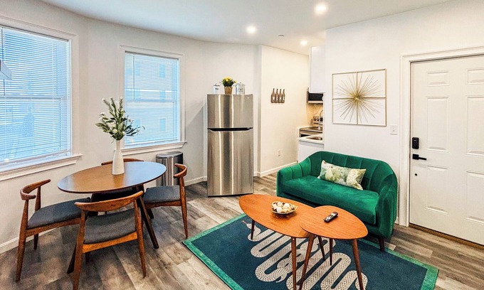 South Boston Haus | Newly renovated 2 Bedroom in Southie