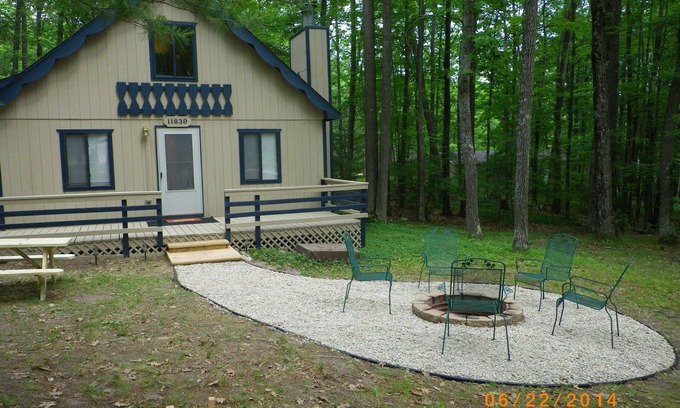 Higgins Lake Hütte | Neu renovierte 3 Br Chalet NOW mit Kabel und WIFI