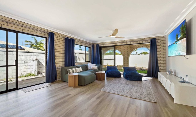 Woorim Haus | Newly Renovated Bribie Beach House with Pool