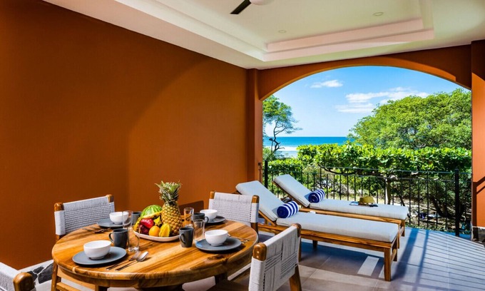 Playa Langosta Wohnung | Newly Renovated, Beachfront, 2 bedroom Condo on Exclusive Langosta Beach!