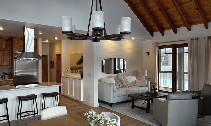 Dover Bay Haus | Newly-Renovated Cabin in the Woods with Territorial View in Dover Bay Resort