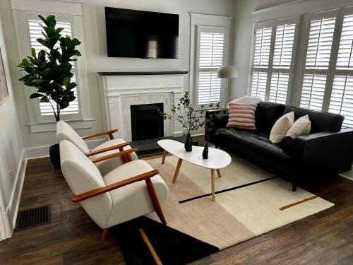 Murfreesboro Wohnung | Newly Renovated Cottage including Driveway in Downtown Murfreesboro