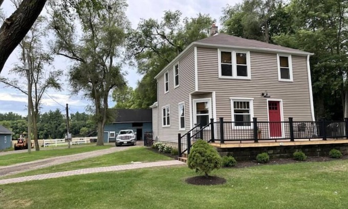 Afton Haus | Newly renovated, cozy farmette! Pet Friendly!