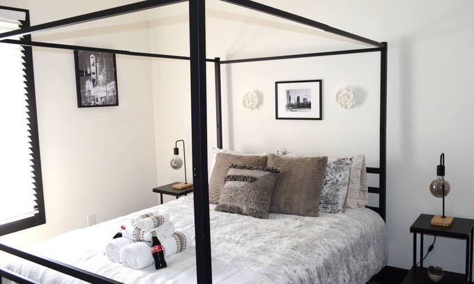 Washington Park Haus | Newly renovated home in Downtown Atlanta near Mercedes Benz Arena