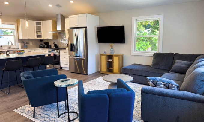 Mattituck Haus | Newly Renovated North Fork Gem: 3BR/2BA Walk to Beach, Near Love Lane & Wineries