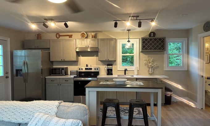 Westerly Hütte | Newly renovated private loft!