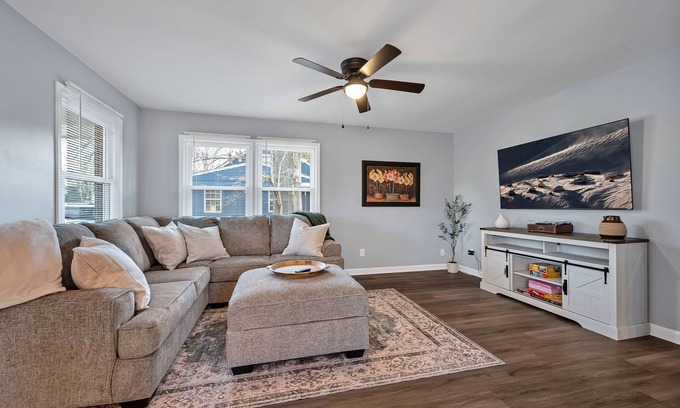 Apex Haus | Newly Renovated, Steps to Downtown, 2 King Beds