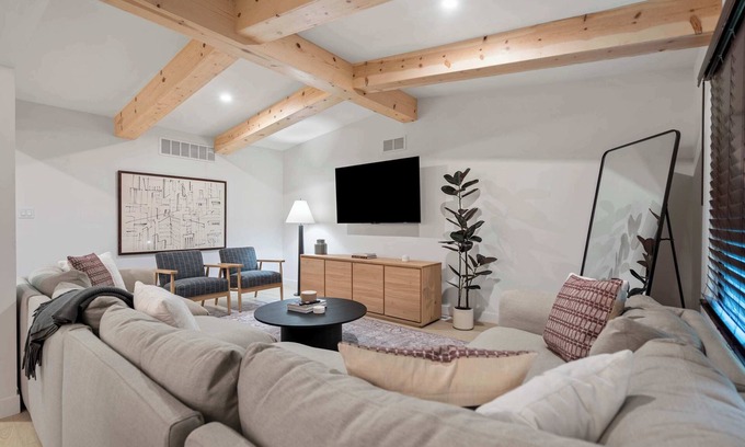 Rochester Hills Haus | Newly Renovated 5BR/2.5BA w/ Jacuzzi!