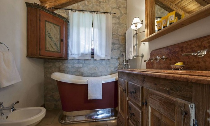 Vodo Cadore Haus | Next to the entrance hall is a small storage room