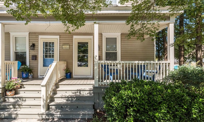 Cape Charles Haus | Next to the park and 2 blocks to the Beach and restaurants! RIGHT side of Duplex